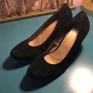 Vionic black heels